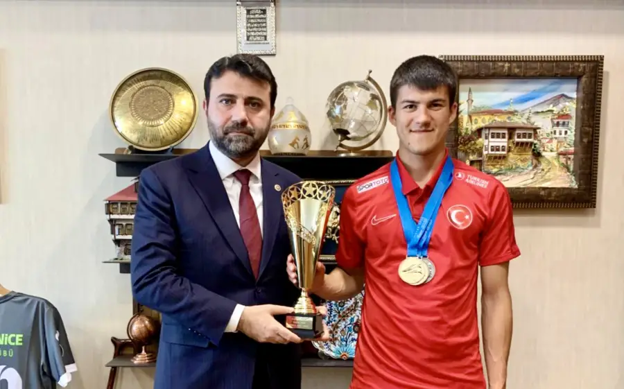 Avrupa Şampiyonundan Milletvekili Şahin'e Ziyaret