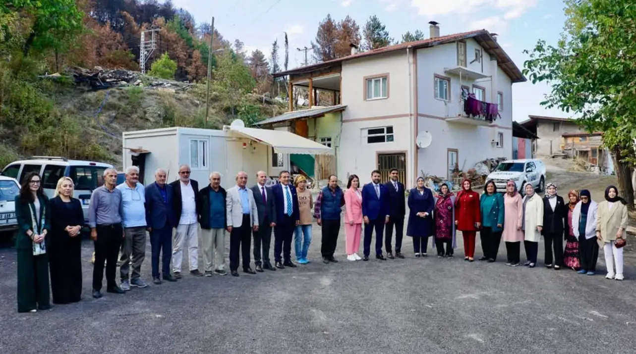 Kadın Kolları Başkanımız Sayın Tuğba Işık Ercan ve beraberindeki heyet ile birlikte, orman yangınında zarar gören Kamış köyümüzü ziyaret ettik.
