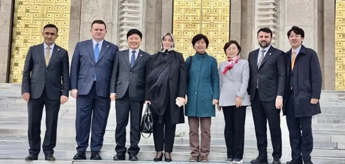 Kore Parlamentosu Türkiye Dostluk Grubu Başkanı Sayın Hyeryun Back ve beraberindeki kıymetli heyeti Gazi Meclisimizde ağırlamaktan memnuniyet duyduk.