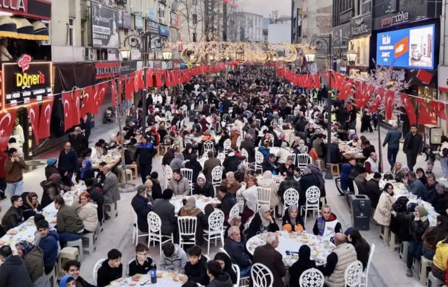 Karabük Belediyemiz tarafından düzenlenen sokak iftarında kıymetli hemşehrilerimizle bir araya geldik. 